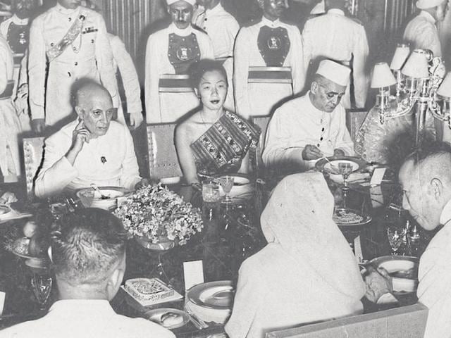 On September 20, 1955, the then PM Jawaharlal Nehru held a state banquet at the Rashtrapati Bhavan in honour of the crown prince of Laos and members of his Party. The chief guest is on the right while his wife and daughter are on Jawaharlal Nehru's right and left respectively.(Archives)