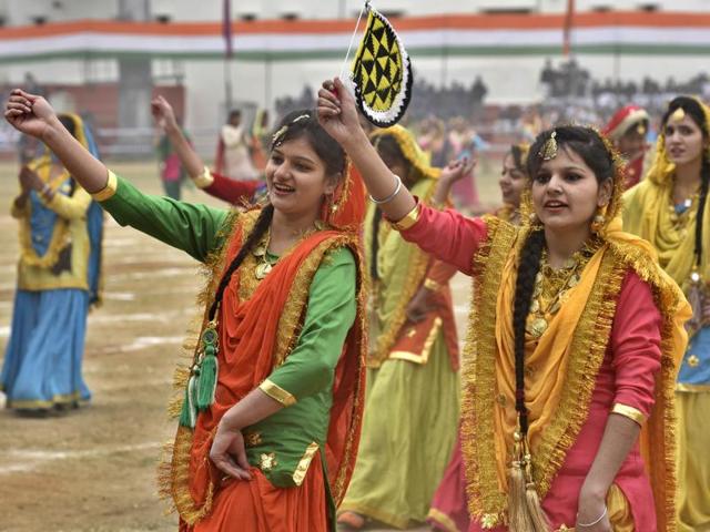 School students performing dance items during the full dress rehearsal to mark the Republic Day celebrations at Guru Nanak Dev Stadium, Amritsar on Saturday. (Gurpreet Singh/HT Photo) 