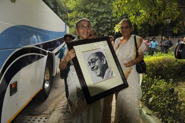 File photo of Bose’s family members carrying a portrait of Netaji . (HT Photo/Mohd Zakir) File photo of Bose’s family members carrying a portrait of Netaji . (HT Photo/Mohd Zakir)