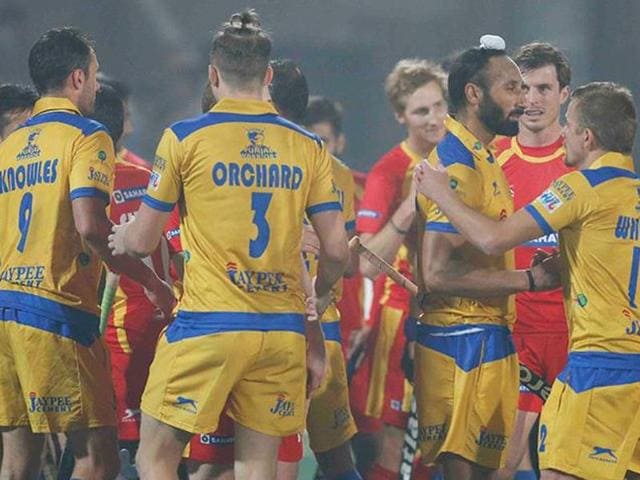 Jaypee Punjab Warriors inflicted a second consecutive loss on Dabang Mumbai with a one-sided 3-1 victory (Photo: Hockey India League) Jaypee Punjab Warriors inflicted a second consecutive loss on Dabang Mumbai with a one-sided 3-1 victory (Photo: Hockey India League)
