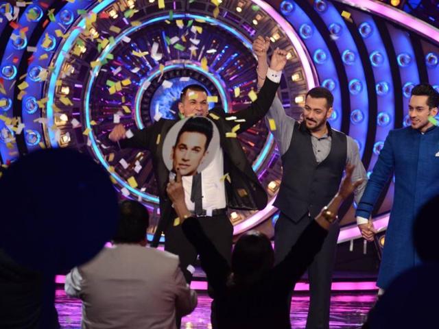 Salman Khan proclaims Prince Narula as the Bigg Boss 9 winner. (Colors)
