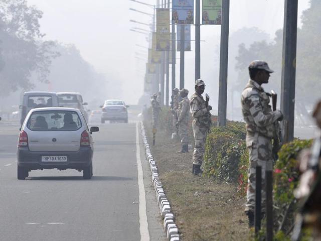 Security personnel were also deployed on VIP route during the final route rehearsal at sector 9/10 dividing road in Chandigarh on Saturday. (Ravi Kumar/HT Photo)