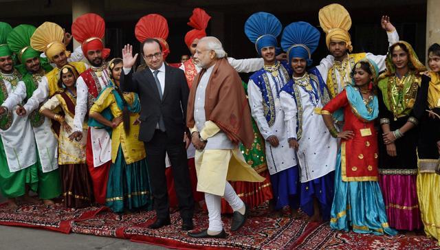 Prime Minister Narendra Modi and French President Francois Hollande at the Government Museum and Art Gallery in Chandigarh on Sunday. (PTI) Prime Minister Narendra Modi and French President Francois Hollande at the Government Museum and Art Gallery in Chandigarh on Sunday. (PTI)