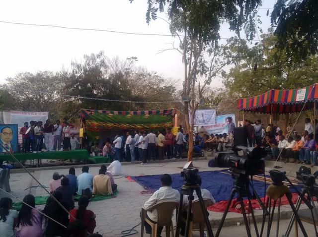 The campus, usually abuzz with activity even on Sundays, now wears a deserted look except at the protest site. But here too the crowd is thinning with each passing day. (Prasad Nichenametla/HT Photo) The campus, usually abuzz with activity even on Sundays, now wears a deserted look except at the protest site. But here too the crowd is thinning with each passing day. (Prasad Nichenametla/HT Photo)