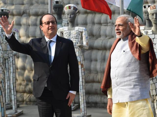 French President Francois Hollande (L) and Indian Prime Minister Narendra Modi (R) were at the Rock Garden in Chandigarh on Sunday.(AFP) French President Francois Hollande (L) and Indian Prime Minister Narendra Modi (R) were at the Rock Garden in Chandigarh on Sunday.(AFP)