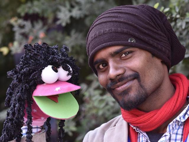 A local vendor with his puppets at the festival on Sunday. (sanjeev verma/ht photo) A local vendor with his puppets at the festival on Sunday. (sanjeev verma/ht photo)