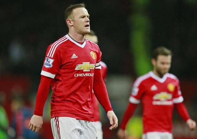 Manchester United's Wayne Rooney looks dejected at the end of the match against Southampton. (Reuters Photo) Manchester United's Wayne Rooney looks dejected at the end of the match against Southampton. (Reuters Photo)