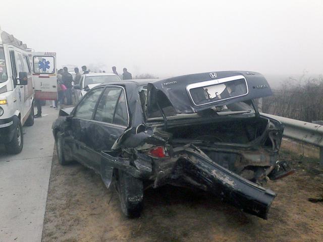Ambulance and other emergency services rushed to the spot of accident. (Sunil Sharma/ HT Photo) Ambulance and other emergency services rushed to the spot of accident. (Sunil Sharma/ HT Photo)