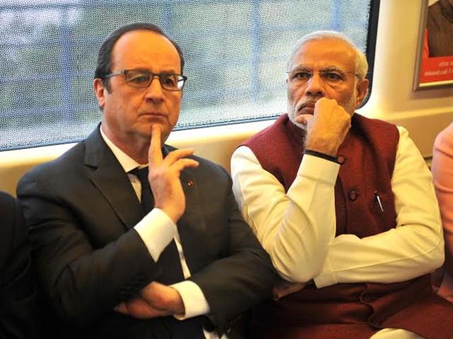 Prime Minister Narendra Modi and French President Francois Hollande travel by Delhi Metro.(PTI) Prime Minister Narendra Modi and French President Francois Hollande travel by Delhi Metro.(PTI)