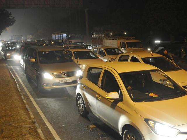 Vehicles stuck in a traffic jam after the cavalcades of Prime Minister Narendra Modi and French President Francois Hollande passed through Tribune Chowk in Chandigarh on Sunday.(Gurminder Singh/HT Photo) Vehicles stuck in a traffic jam after the cavalcades of Prime Minister Narendra Modi and French President Francois Hollande passed through Tribune Chowk in Chandigarh on Sunday.(Gurminder Singh/HT Photo)
