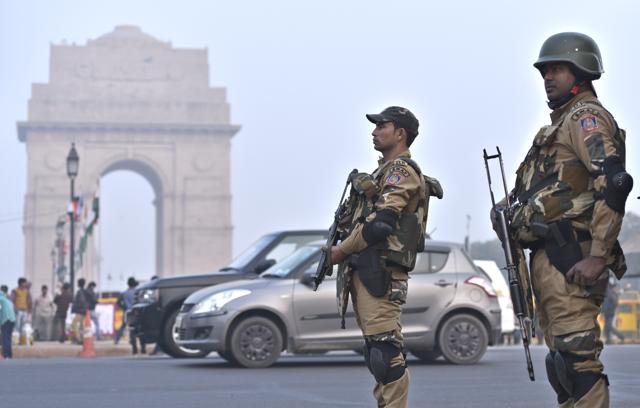 Members of SWAT team stand guard at India Gate as security has been beefed up for the upcoming Republic Day celebration in New Delhi. (Arun Sharma / HT Photo) Members of SWAT team stand guard at India Gate as security has been beefed up for the upcoming Republic Day celebration in New Delhi. (Arun Sharma / HT Photo)