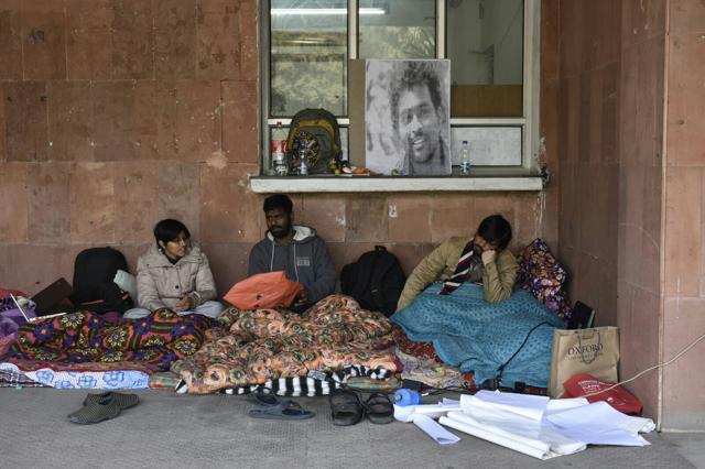 Students of Jawaharlal Nehru University are on indefinite hunger strike in New Delhi. (Saumya Khandelwal/HT) Students of Jawaharlal Nehru University are on indefinite hunger strike in New Delhi. (Saumya Khandelwal/HT)