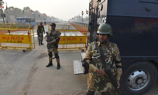 Delhi police swat Commandos near India Gate, on Sunday, January 24, 2016. (Raj K Raj / HT Photo ) Delhi police swat Commandos near India Gate, on Sunday, January 24, 2016. (Raj K Raj / HT Photo )