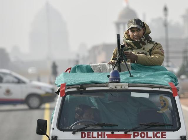 A seven-layer security ring has been deployed to guard the enclosure that would be used by chief guest, French President Francois Hollande, President Pranab Mukherjee and Prime Minister Narendra Modi during the Republic Day parade. (Ravi Choudhary/ HT Photo)