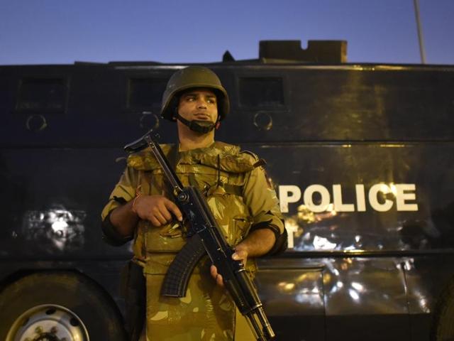 50,000 armed officers of Delhi Police, NSG and paramilitary forces have been deployed in the national capital to ensure a safe visit of the chief guest, French President Francois Hollande. (Ravi Choudhary/ HT Photo)