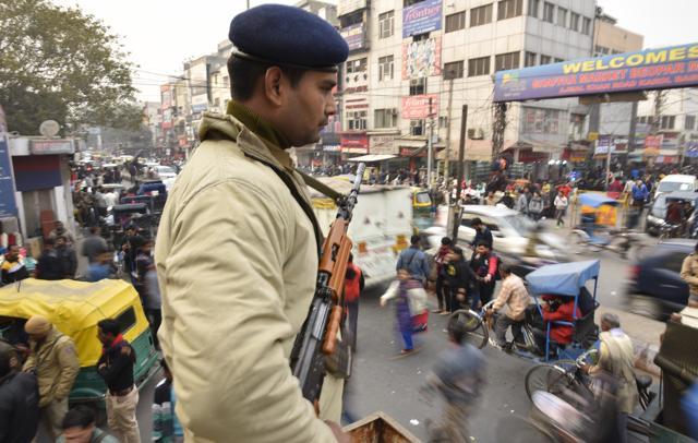 Security personnel keeping watch on at the Karol Bagh market in New Delhi. (Ravi Choudhary / HT Photo ) Security personnel keeping watch on at the Karol Bagh market in New Delhi. (Ravi Choudhary / HT Photo )