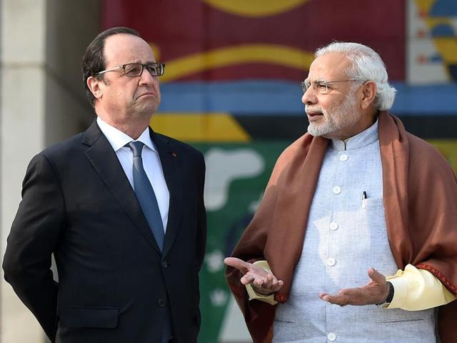 French President Francois Hollande (R) and Indian Prime Minister Narendra Modi attend the India-France Business Summit in Chandigarh.(REUTERS) French President Francois Hollande (R) and Indian Prime Minister Narendra Modi attend the India-France Business Summit in Chandigarh.(REUTERS)