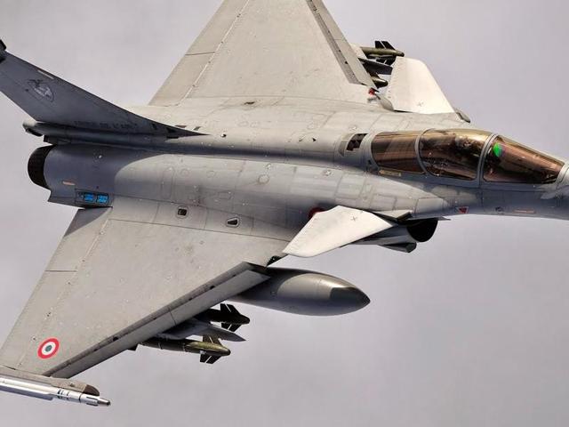 India signed an inter-governmental pact on Monday to buy 36 French-built Rafale fighter planes India signed an inter-governmental pact on Monday to buy 36 French-built Rafale fighter planes