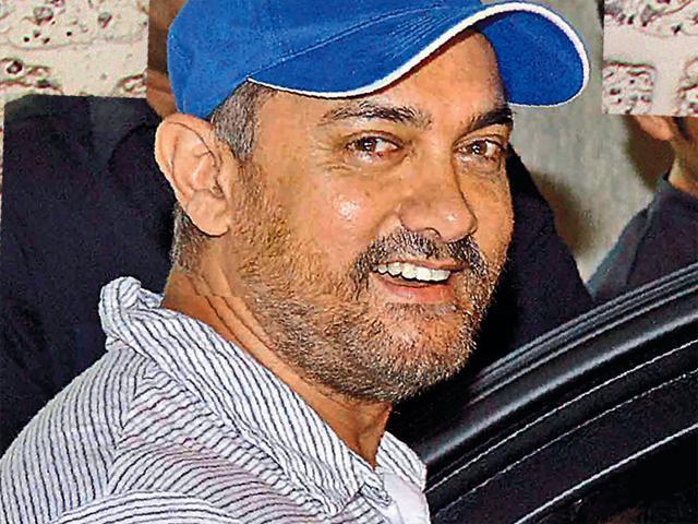A fatter Aamir Khan spotted as he prepares for his role in Dangal. (Photo: Yogen Shah) A fatter Aamir Khan spotted as he prepares for his role in Dangal. (Photo: Yogen Shah)