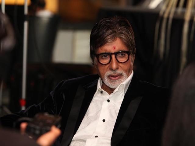 Amitabh Bachchan posted pictures of him saluting the national flag and wrote ‘Happy Republic Day .. 2016 !! January 26 ..’ on Twitter. (HT Photo) Amitabh Bachchan posted pictures of him saluting the national flag and wrote ‘Happy Republic Day .. 2016 !! January 26 ..’ on Twitter. (HT Photo)