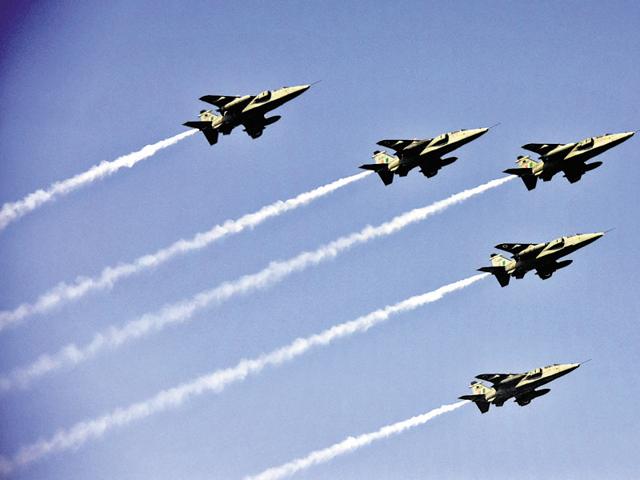 Indian Air Force fighter aircraft fly past during a full dress rehearsal of the Republic Day parade, in New Delhi. (Vipin Kumar/HT Photo) 