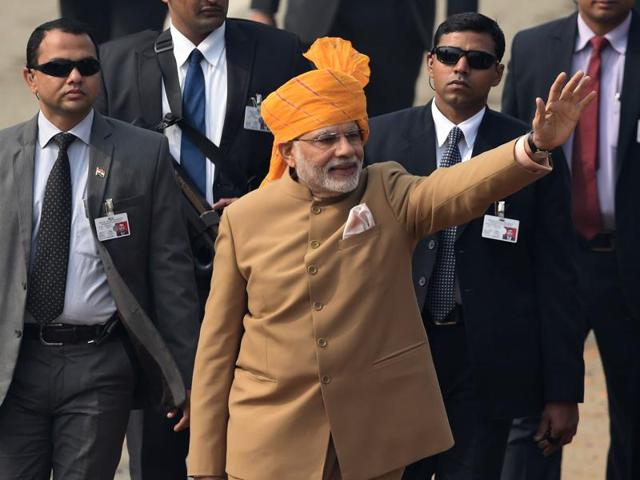 Prime Minister Narendra Modi waves to spectators after the Republic Day Parade in New Delhi. Dressed in a toffee-tan bandhgala suit paired with a saffron turban (reminiscent of his maiden Independence Day speech) and finished with a silken pocket square, Narendra Modi stood out yet again for his sartorial choice at Rajpath.(AFP) Prime Minister Narendra Modi waves to spectators after the Republic Day Parade in New Delhi. Dressed in a toffee-tan bandhgala suit paired with a saffron turban (reminiscent of his maiden Independence Day speech) and finished with a silken pocket square, Narendra Modi stood out yet again for his sartorial choice at Rajpath.(AFP)