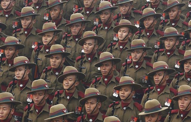 Indian soldiers march during the Republic Day parade in New Delhi, India, January 26, 2016. (REUTERS)