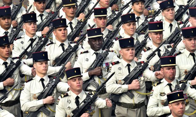 French Marching Contingent 35th Infantry Regiment marches down Rajpath during the Republic Day parade in New Delhi on Tuesday. (Ajay Aggarwal/HT Photo) French Marching Contingent 35th Infantry Regiment marches down Rajpath during the Republic Day parade in New Delhi on Tuesday. (Ajay Aggarwal/HT Photo)
