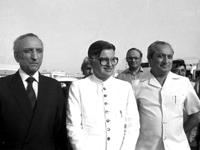 In this file photo, former minister of state for external affairs Khurshid Alam (centre) is seen with Pakistan foreign minister Sahibzada Yaqub Khan (left) in Delhi in July 1985. (Photo Division) In this file photo, former minister of state for external affairs Khurshid Alam (centre) is seen with Pakistan foreign minister Sahibzada Yaqub Khan (left) in Delhi in July 1985. (Photo Division)