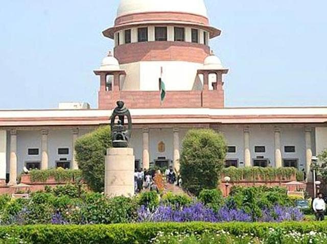 The Supreme Court on Wednesday asked the Centre to apprise it within two weeks the status of the probe by the special investigation team that was set up in February 2015 to examine afresh the 1984 anti-Sikh riot cases closed by the police for lack of sufficient evidence.(HT File Photo) The Supreme Court on Wednesday asked the Centre to apprise it within two weeks the status of the probe by the special investigation team that was set up in February 2015 to examine afresh the 1984 anti-Sikh riot cases closed by the police for lack of sufficient evidence.(HT File Photo)