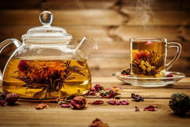 Chocolate, coffee and tea might actually have cardiovascular benefits, the study says. (HT photo) Chocolate, coffee and tea might actually have cardiovascular benefits, the study says. (HT photo)