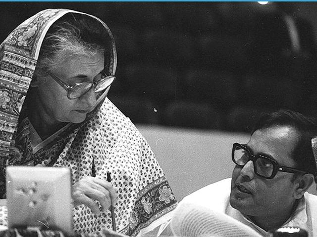 Pranab Mukherjee, then a cabinet minister in the Indira Gandhi government, justifies Operation Bluestar, the 1984 military action to flush out terrorists from the Golden Temple in Amritsar. (HT File Photo)