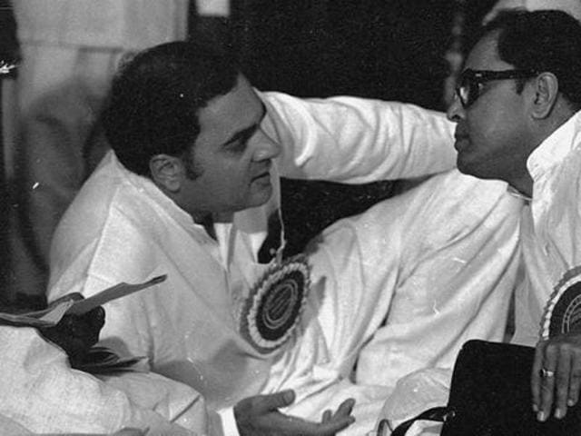 The hours between Indira Gandhi’s assassination and the naming of Rajiv Gandhi as the next prime minister have often been the subject of intense political speculation, including suggestions that Pranab Mukherjee may have made a move for the coveted post. (Virendra Prabhakar/HT File Photo)
