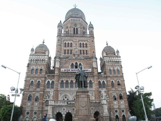The civic body has selected 52 junctions in the island city that will be improved at a cost of Rs118 crore, 45 in the western suburbs for around Rs56 crore and another 25 junctions in the eastern suburbs at a cost of Rs26.40 crore, officials confirmed. (File photo) The civic body has selected 52 junctions in the island city that will be improved at a cost of Rs118 crore, 45 in the western suburbs for around Rs56 crore and another 25 junctions in the eastern suburbs at a cost of Rs26.40 crore, officials confirmed. (File photo)