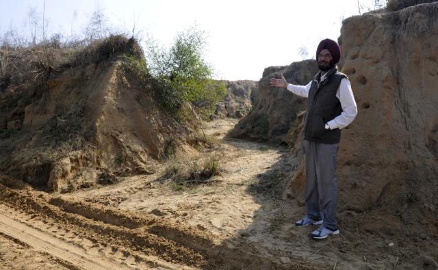 Whistleblower Col Balbir Singh (retd) showing soil erosion due to indiscriminate mining at Powat village in Ludhiana district. (Gurminder Singh/HT Photo) Whistleblower Col Balbir Singh (retd) showing soil erosion due to indiscriminate mining at Powat village in Ludhiana district. (Gurminder Singh/HT Photo)