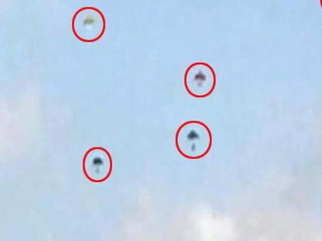 Mumbai Police is yet to find anything about the six paragliders who were spotted by a pilot about 1.5 to 2 nautical miles away from the city’s coast on January 13. (HT Photo)