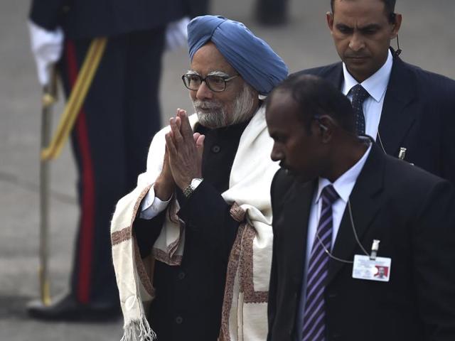 Manmohan Singh arrives for the Beating Retreat ceremony. (Ajay Aggarwal/HT Photo)