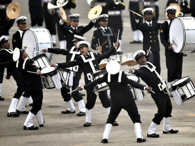 The boisterous drumming by the Naval band coupled with unique moves and a cheerful flourish, evoked spontaneous cheers from the audience including PM Narendra Modi, who was seen tapping his fingers on the arm of his chair. (Ajay Aggarwal/HT Photo)