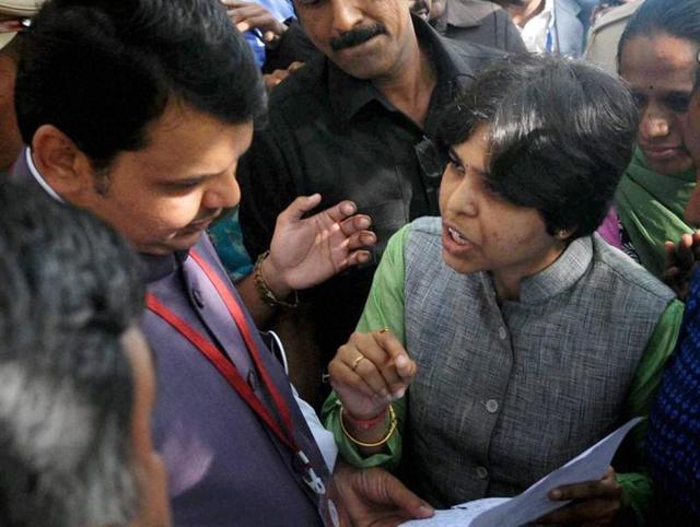 Activist Trupti Desai had met Maharashtra chief minister Devendra Fadnavis to press for their demand of women’s entry to Shani Shingnapur temple.(PTI)