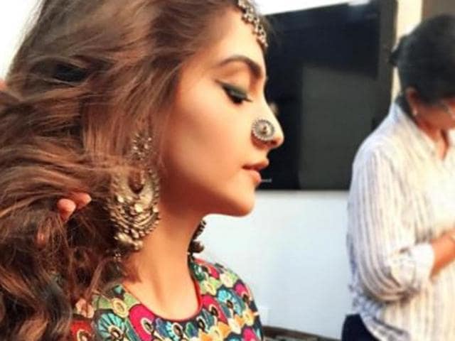 Rhea Kapoor shared Sonam’s pic where she is getting decked up for her Coldplay video. (Instagram) 