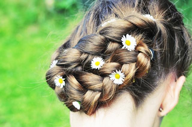 Add a few flowers to yur French braid and you’ve got a fresh look! (Shutterstock) Add a few flowers to yur French braid and you’ve got a fresh look! (Shutterstock)