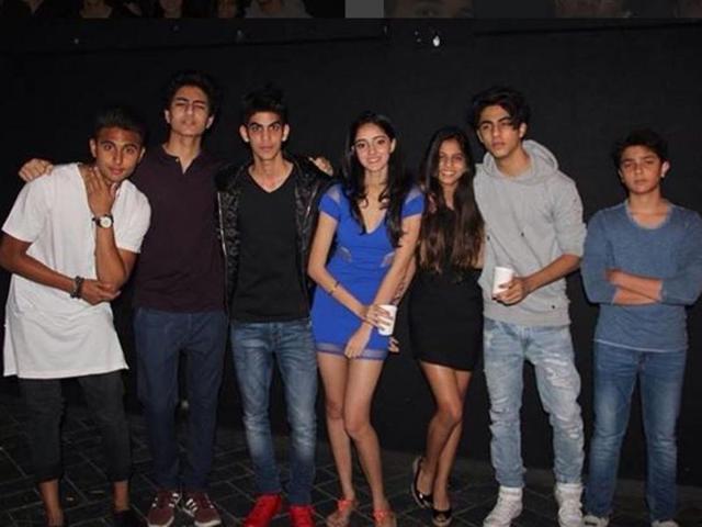 Aryan Khan shared a picture where he is seen with Suhaana and Ibrahim Khan and a few friends. (Instagram) 