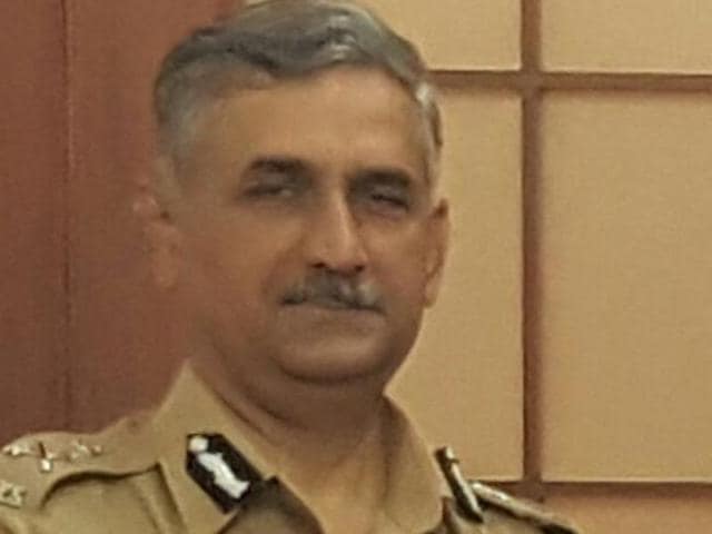 Maharashtra Director General Of Police Pravin Dixit (right) with Datta Padsalgikar . (HT photo) Maharashtra Director General Of Police Pravin Dixit (right) with Datta Padsalgikar . (HT photo)