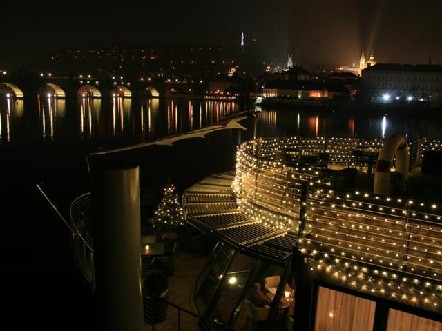 A view of the Prague Castle and the historic Charles Bridge lit up at night.    (Picture courtesy: Mad Art Photography) 