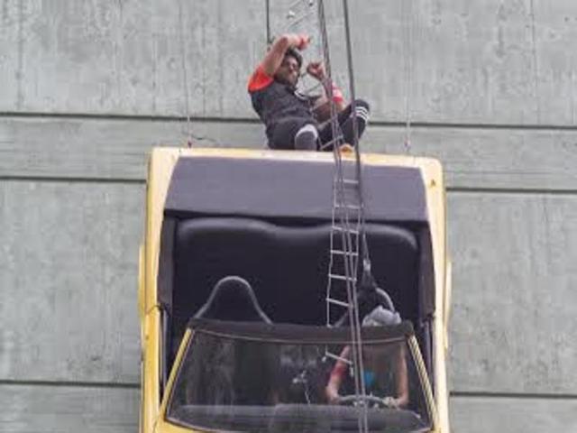 The highlight of the premier episode will be the host Arjun Kapoor making everyone, including the Argentinian crew suffer through the tasks he assigns for them. (COLORS)
