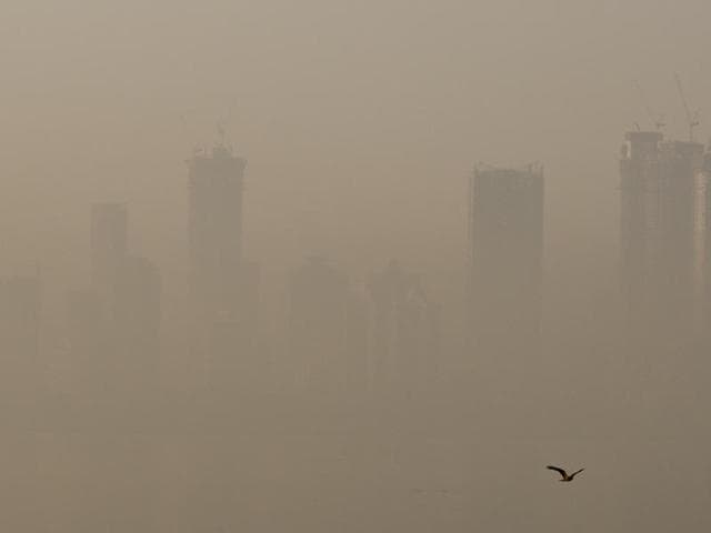 City buildings are seen in heavy smog at Bandra in Mumbai, India, on Saturday.(Kunal Patil/HT Photo)