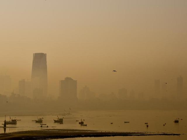 City buildings are seen in heavy smog at Bandra in Mumbai. (Kunal Patil/HT Photo) City buildings are seen in heavy smog at Bandra in Mumbai. (Kunal Patil/HT Photo)