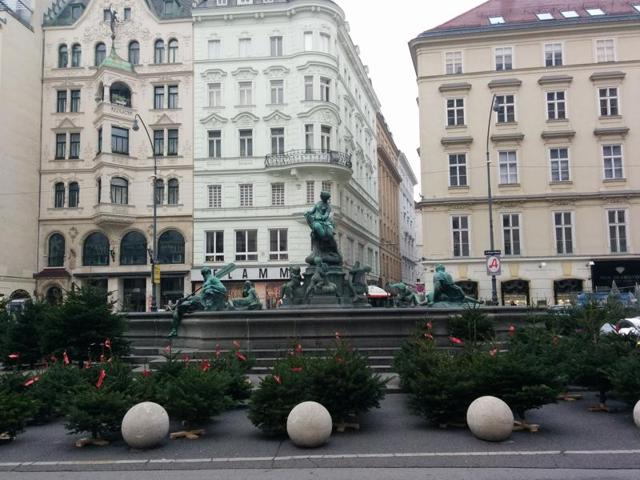 Vienna’s city centre is a pedestrian area lined up with posh showrooms and cafes, speckled with an occasional fountain on the way. (Picture courtesy: Mad Art Photography)