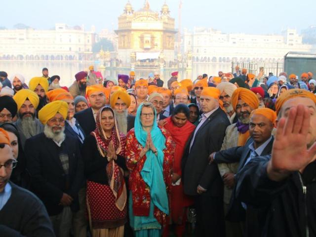 Wynne had earlier told HT that she strongly felt about going to the Golden Temple because it is such an important place for the country and also for the people in Ontario. (Sameer Sehgal/HT Photo)