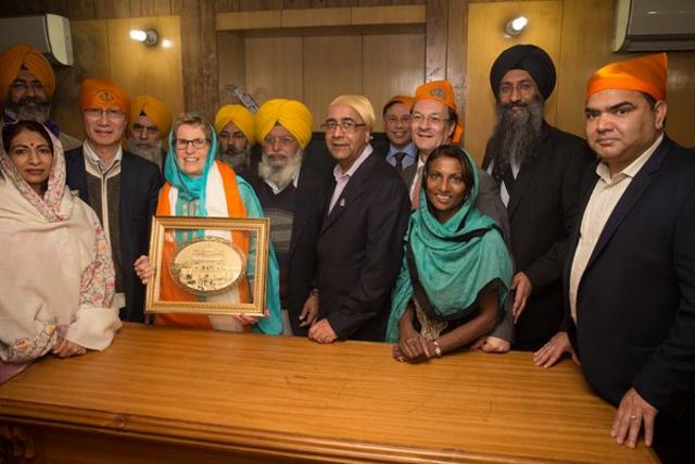 Ontario’s Premier Kathleen Wynne was on Sunday accorded a red carpet welcome at the Golden Temple in Amritsar but was not offered the traditional ‘Siropa’ (robe of honour) by the Shiromani Gurudwara Prabandhak Committee due to her views on same-sex marriages Ontario’s Premier Kathleen Wynne was on Sunday accorded a red carpet welcome at the Golden Temple in Amritsar but was not offered the traditional ‘Siropa’ (robe of honour) by the Shiromani Gurudwara Prabandhak Committee due to her views on same-sex marriages
